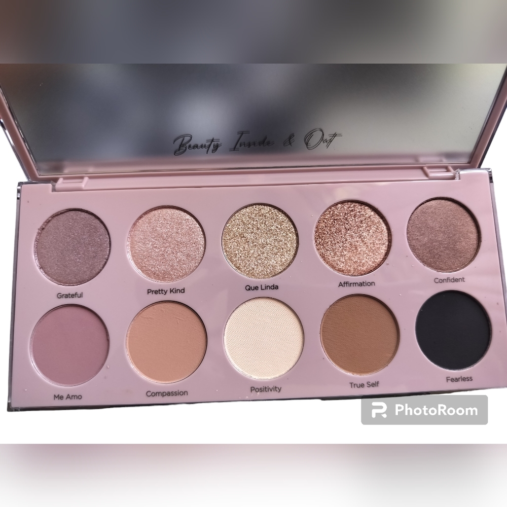 Dominique Cosmetics The Essential Palette